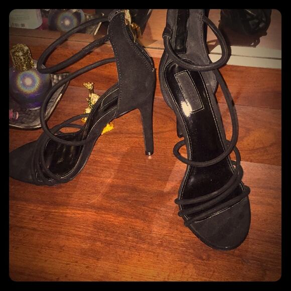Forever 21 Black Strappy Heel Size 6 - Picture 1 of 2